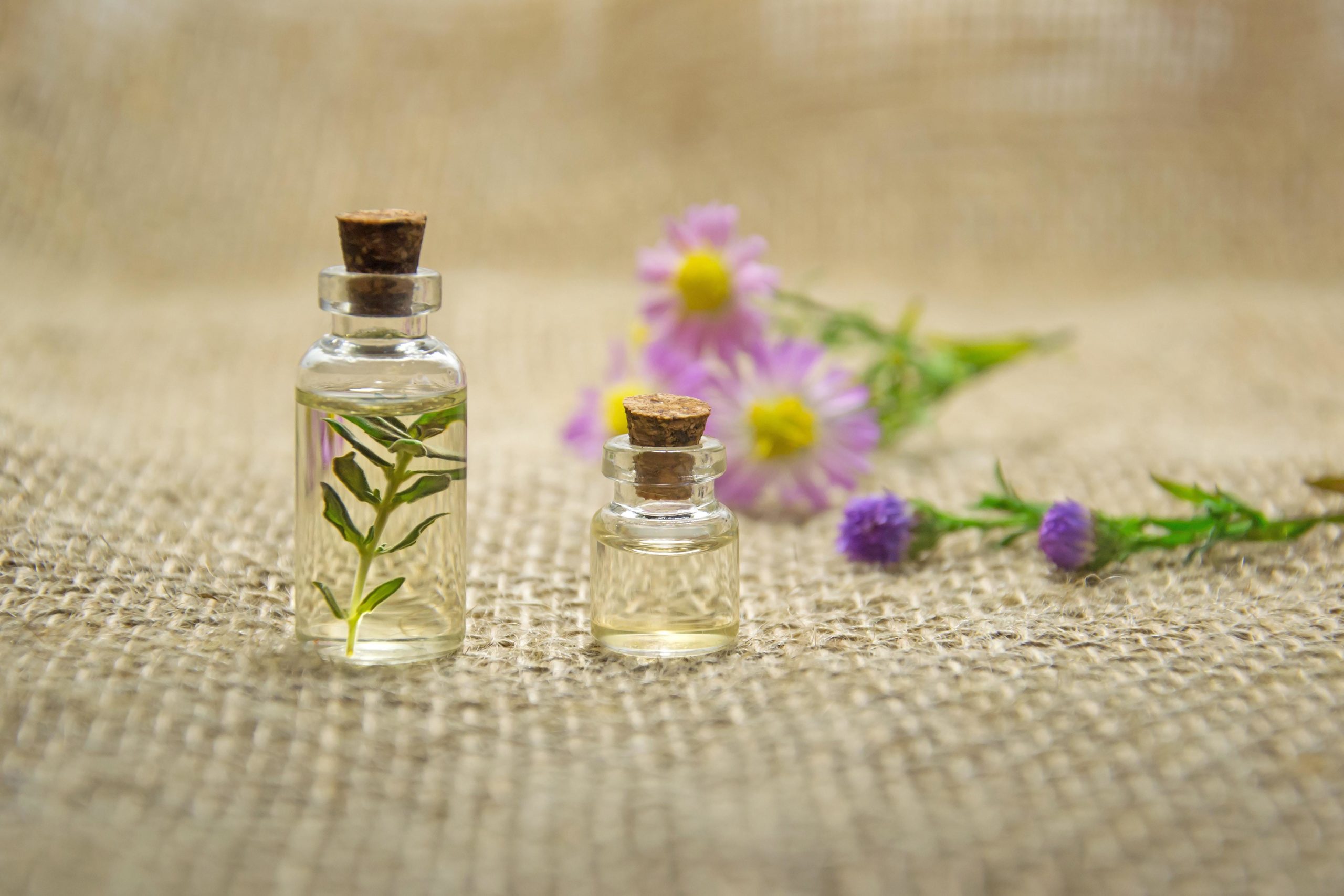 oil aromatherapy-bottles-close-up-672051